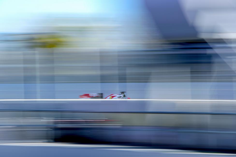 Fotografía de Joan  Cros para Nthephoto. El piloto Finlandés, Kimmi Raikkonen  pilotando su Ferrari durante el Gp de F1.